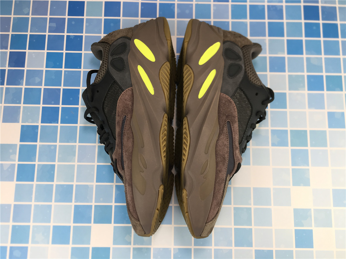 Yeezy Boost 700 Mauve EE9614